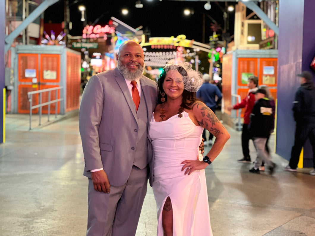 Pkg C1: WEDDING AT THE FREMONT STREET EXPERIENCE